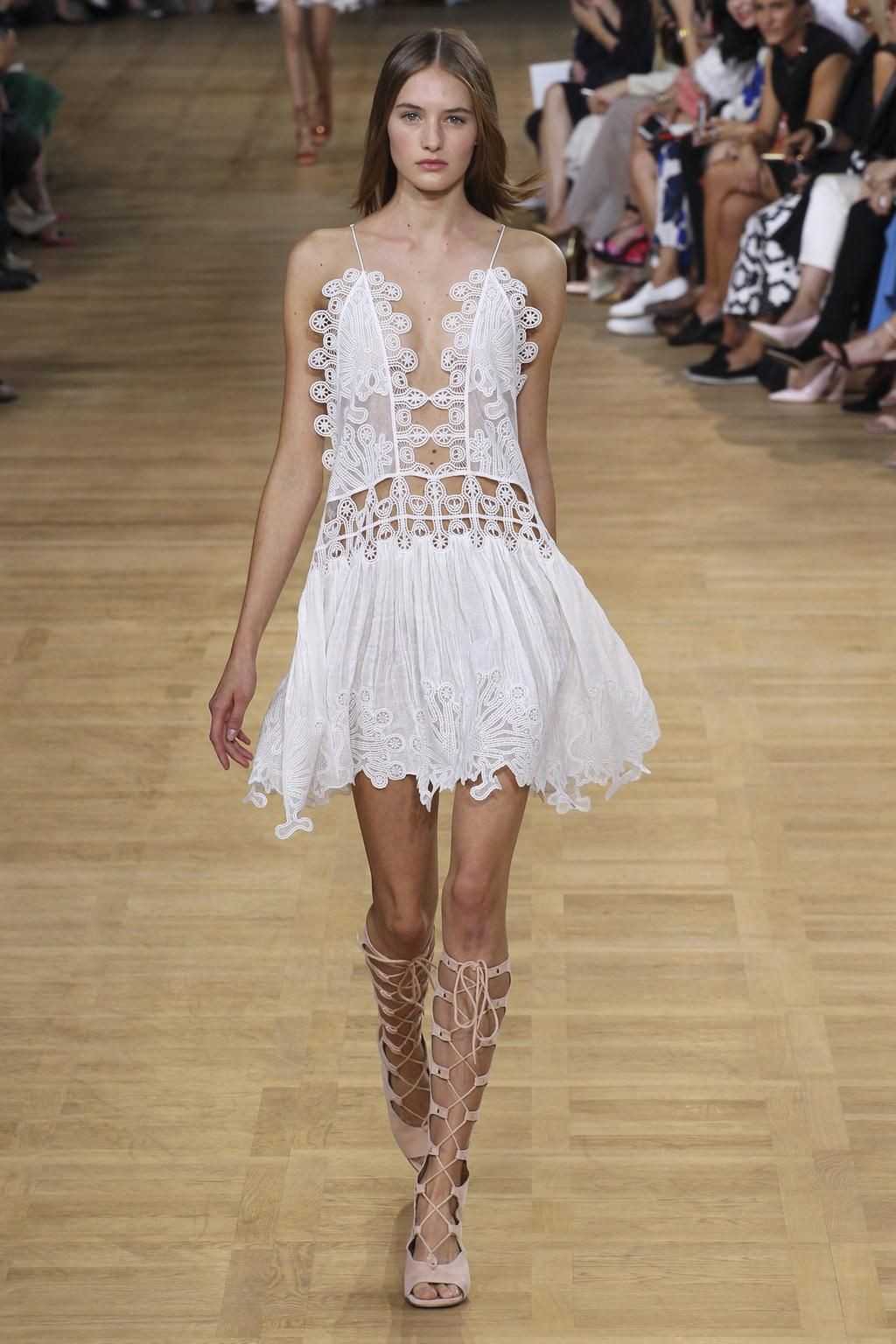 El estilo más esperado de chloe primavera verano 2015, Clare Waight Keller: Desfile de moda,  Semana de la Moda,  Sandalias de gladiador vestidos  