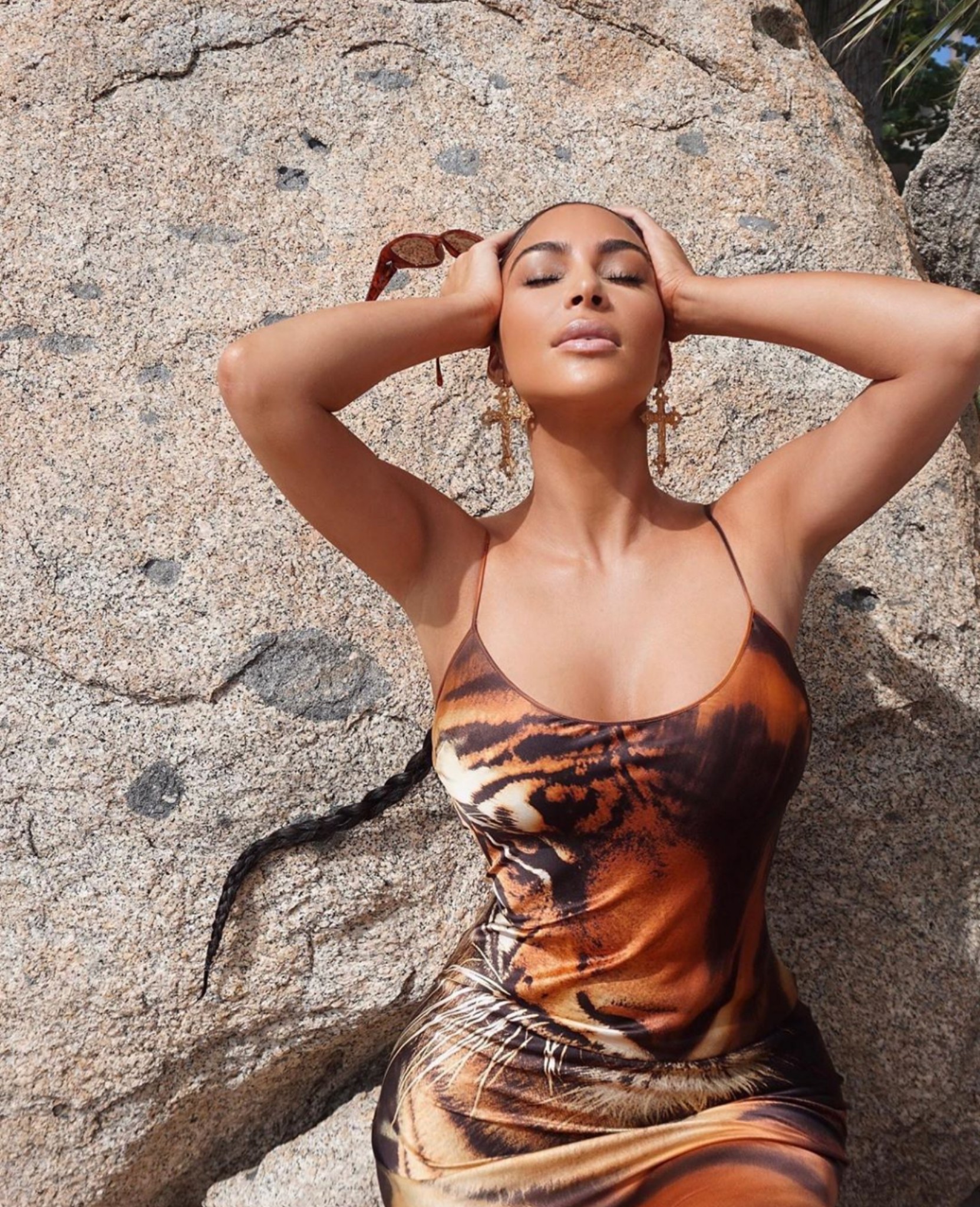 Absolute dime Vestido de Kim Kardashian: Ideas de vestidos,  Celebridad más famosa,  bastante lindas celebridades femeninas,  Kim,  kardashian,  Piernas de kim kardashian,  Fotos de portada de Kim Kardashian,  sesión de fotos de kim kardashian  