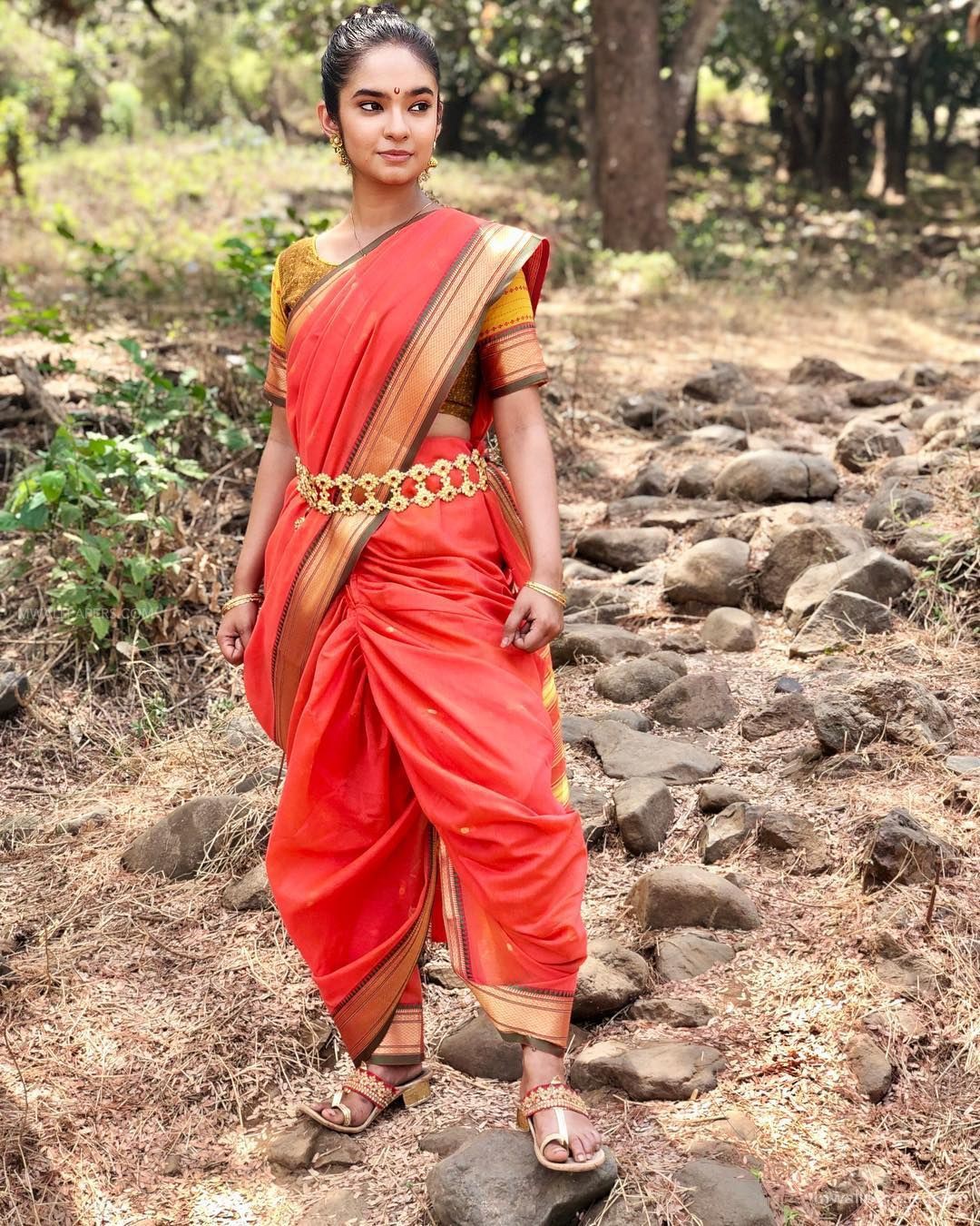 Anushka a Jhansi Ki Rani Sari rojo: Anushka Sen.,  Vídeo de alta definición,  Anushka Shetty,  chicas calientes en sari  