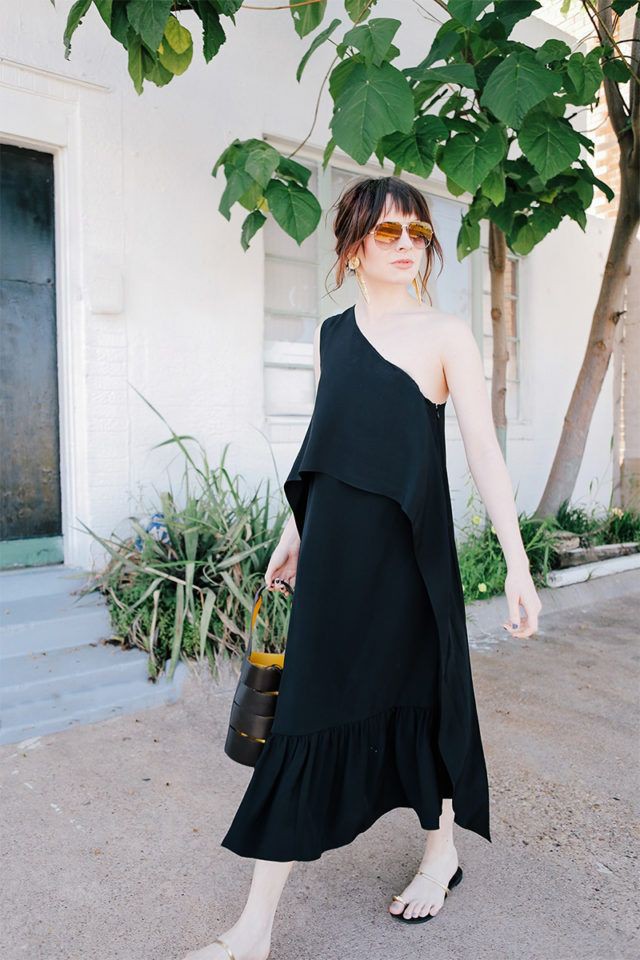 Orgullosa de llevar estos vestiditos negros, Blog de moda: blogger de moda,  vestido largo,  Trajes De Mezclilla,  Atuendos De Un Hombro  