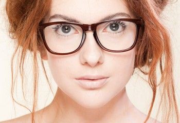 Nerdy Glasses For Girls, Cabello castaño y Cabello en capas: Pelo largo,  Pelo castaño,  El pelo en capas,  Gafas nerd  