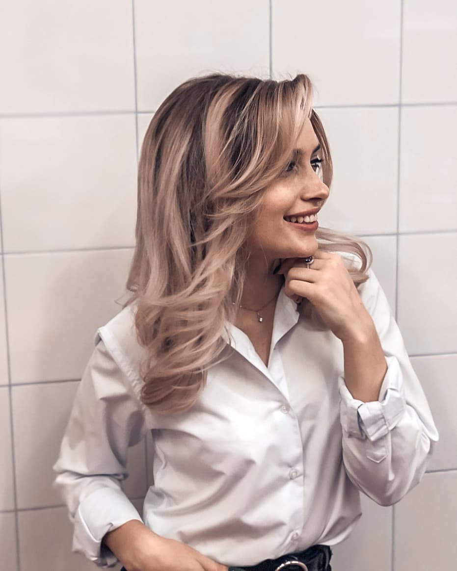 Aleksandra Glance blond hairs pic, Lip Makeup y Long Natural Hair: Pelo largo,  Pelo castaño,  Pelo rubio,  lindos peinados,  Chicas Lindas De Instagram  