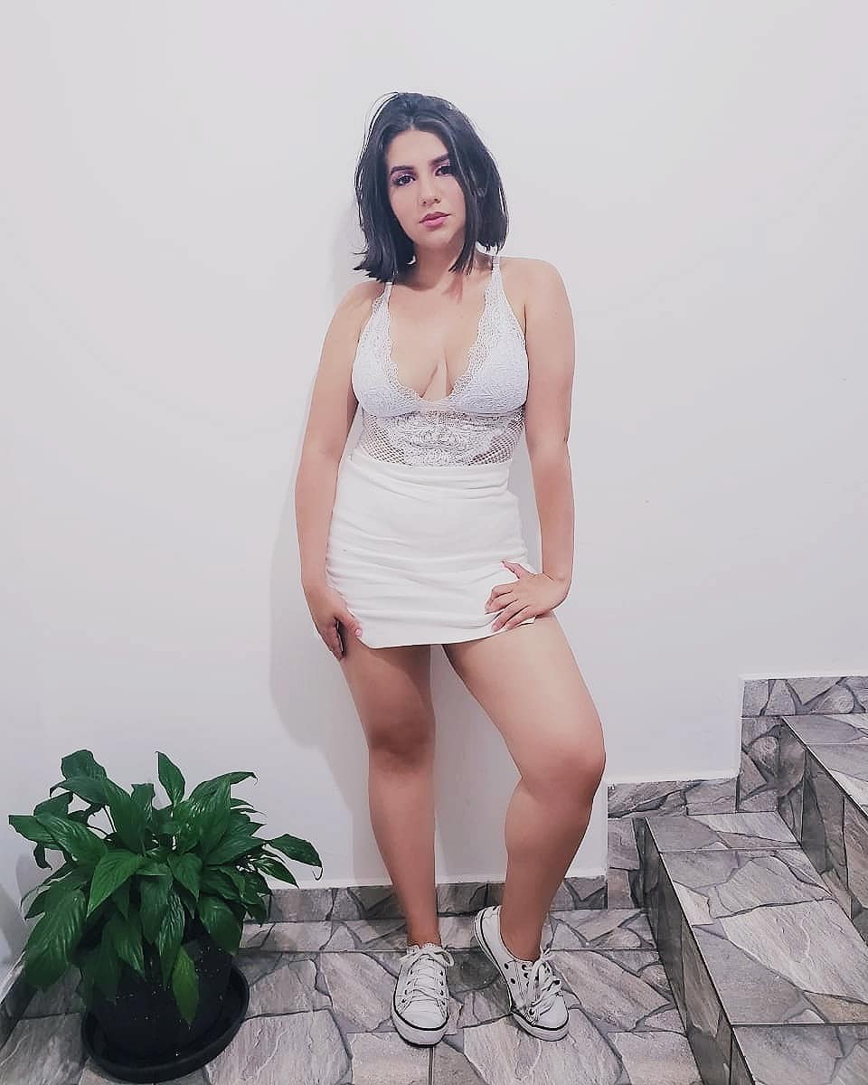 Ju Santos Instagram hot legs girls, legs pic y outfit ideas: Insta Belleza,  Traje Verde Y Blanco  