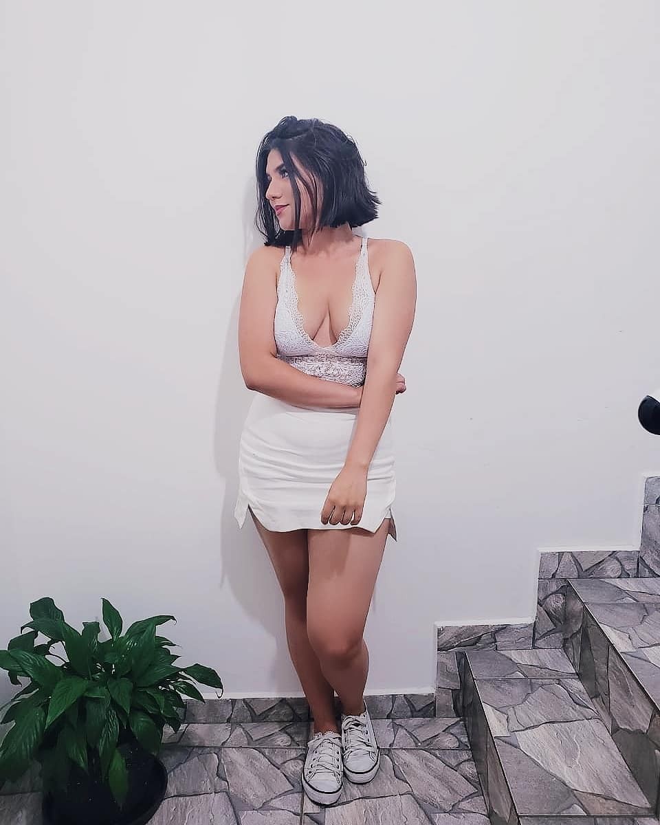 Ju Santos Instagram piernas finas, Black Hairstyle Ideas y outfit ideas: Traje Blanco Y Negro,  Insta Belleza  