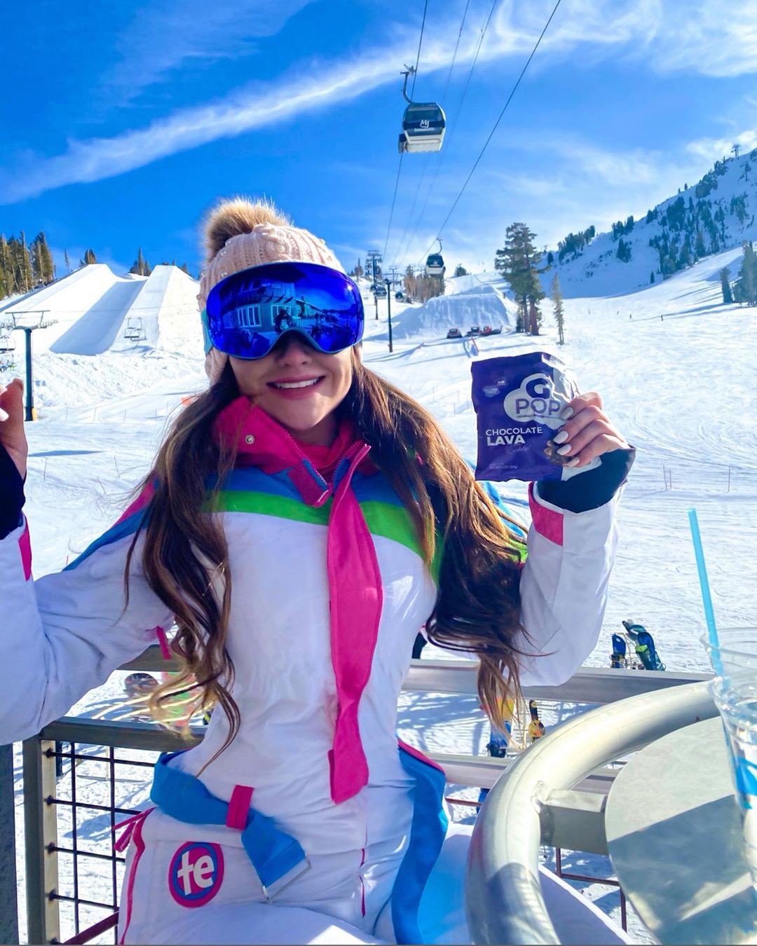 Caitlin Rice, cadena montañosa, equipo de esquí, deporte de invierno: Brianna Francisco Instagram,  Traje Morado Y Rosa  