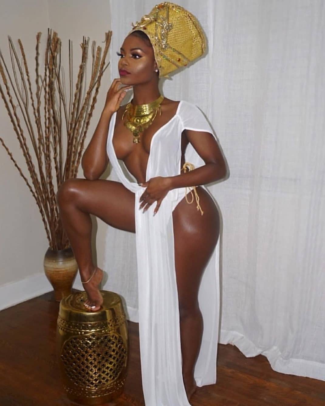 Sesión de fotos de modelo de Instagram afro con curvas: chicas negras calientes,  Adolescentes calientes de Instagram,  fotos calientes de insta,  chicas calientes de insta,  Caliente Bikini Fotos,  Fotos De Chicas Negras En Bikini,  Instapics de chicas negras  