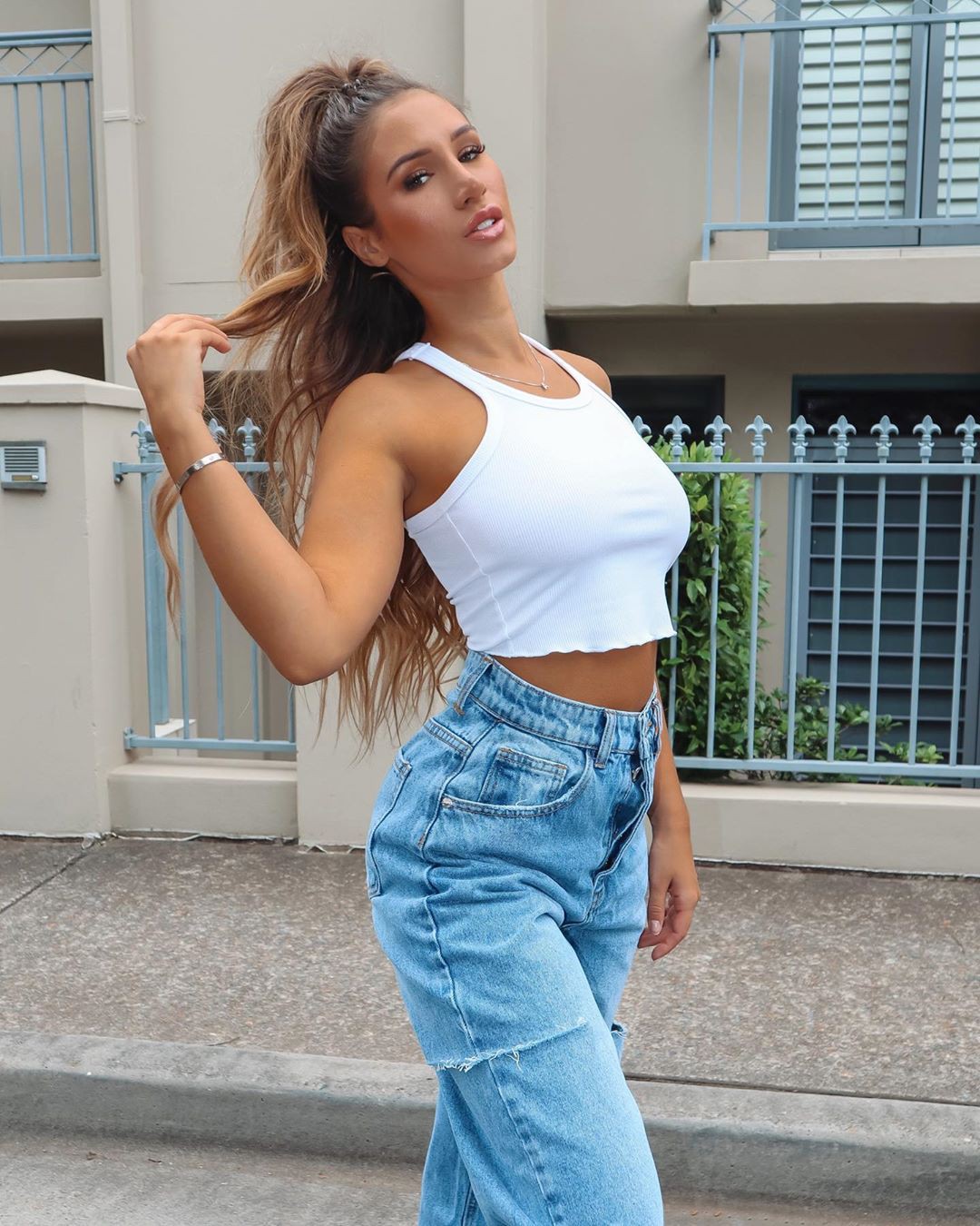 Ali Blakey jeans short, denim, jeans outfit stylevore