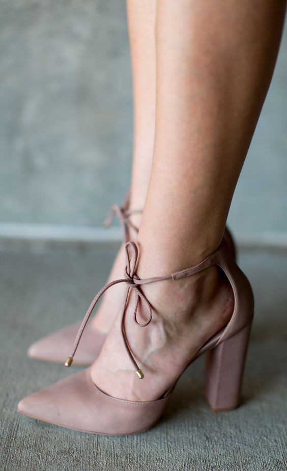 Traje de estilo rosa con tacones altos, sandalia, bota, zapato: tacones altos,  Zapato de salón,  Chicas Calientes,  Zapato de tacón alto  