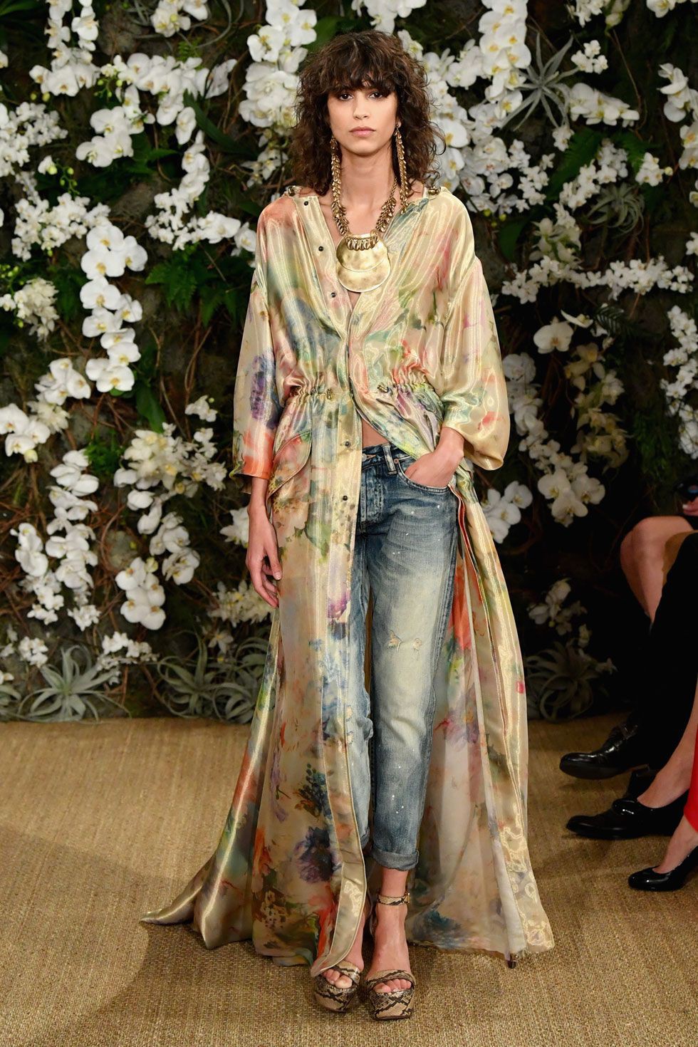 Vestido de Clarissa Archer, traje formal de color: Fotografía de moda,  Ideas de atuendos de kimono,  Ideas de vestidos,  Alta costura,  Vestido  