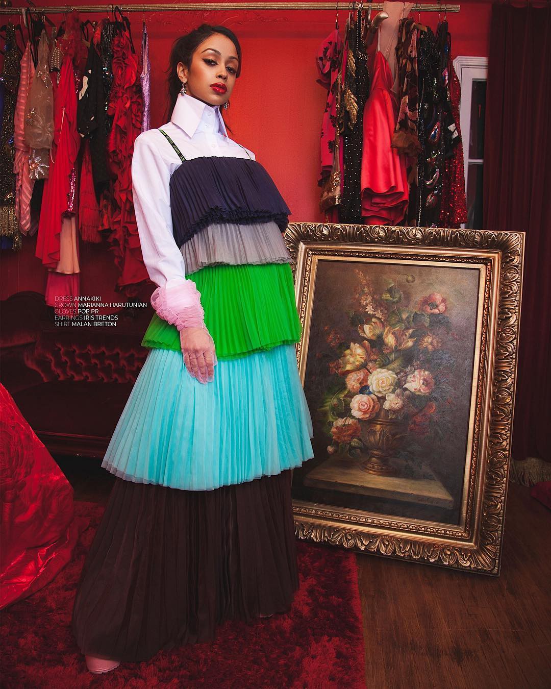 Vestimenta formal magenta y verde, consejos de moda.: Fotografía de moda,  Liza Koshy  