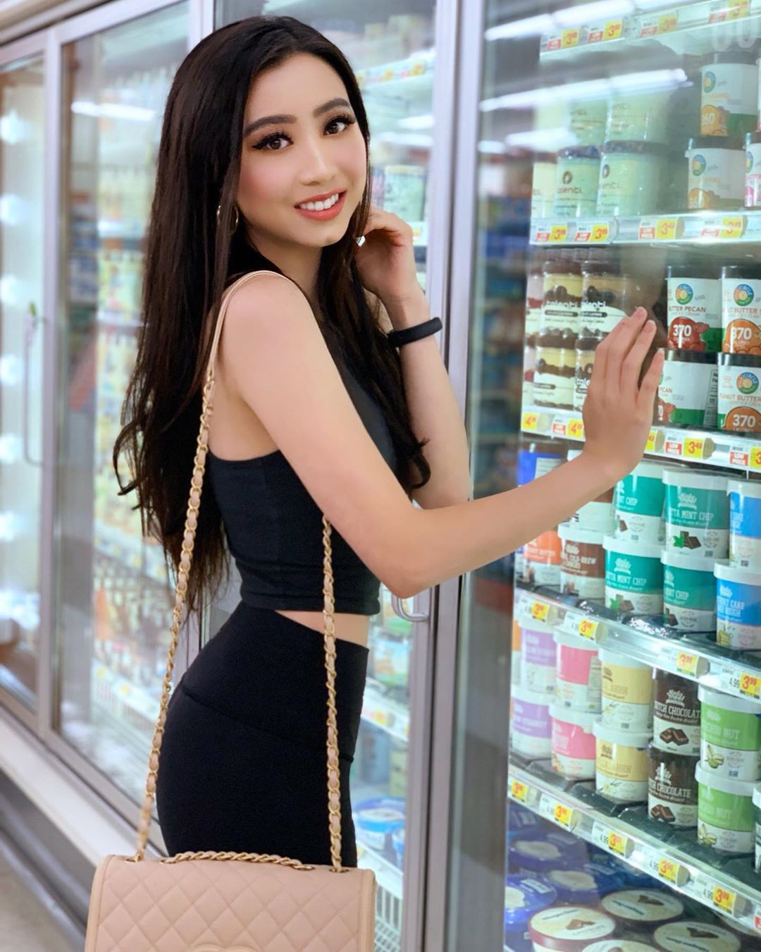 Elizabeth Nguyen vestido color outfit, piernas foto, Long Hair Women: Pelo largo,  Atuendos Sexys  