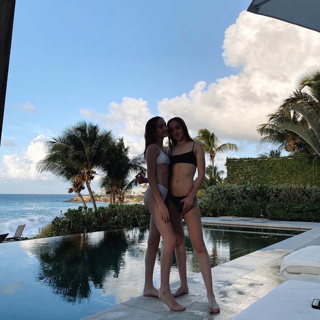 Vestido a juego de chica en bikini de Lauren Orlando, disfrutando de su día, luna de miel: chicas de instagram,  Laura Orlando Instagram  