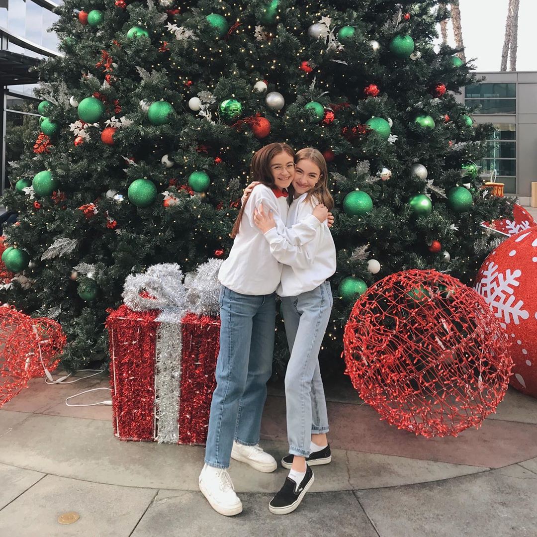Lauren Orlando hermosas fotos de chicas, decoración navideña y adornos navideños: árbol de Navidad,  Decoración navideña,  Decoración navideña,  Nochebuena,  Laura Orlando Instagram  