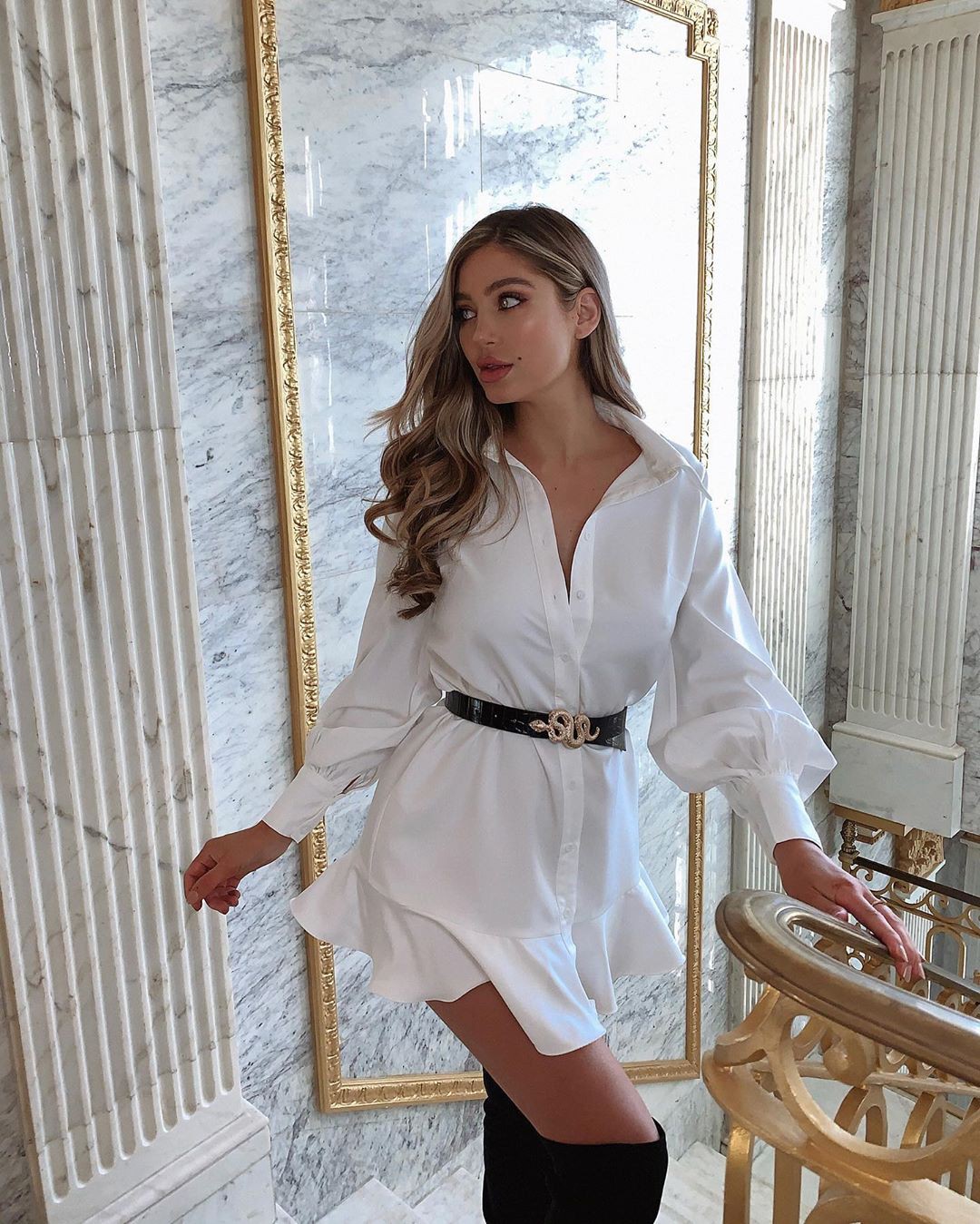 atuendo de color blanco con vestido, modelo caliente de Instagram, diseños de atuendo: Vestido blanco  