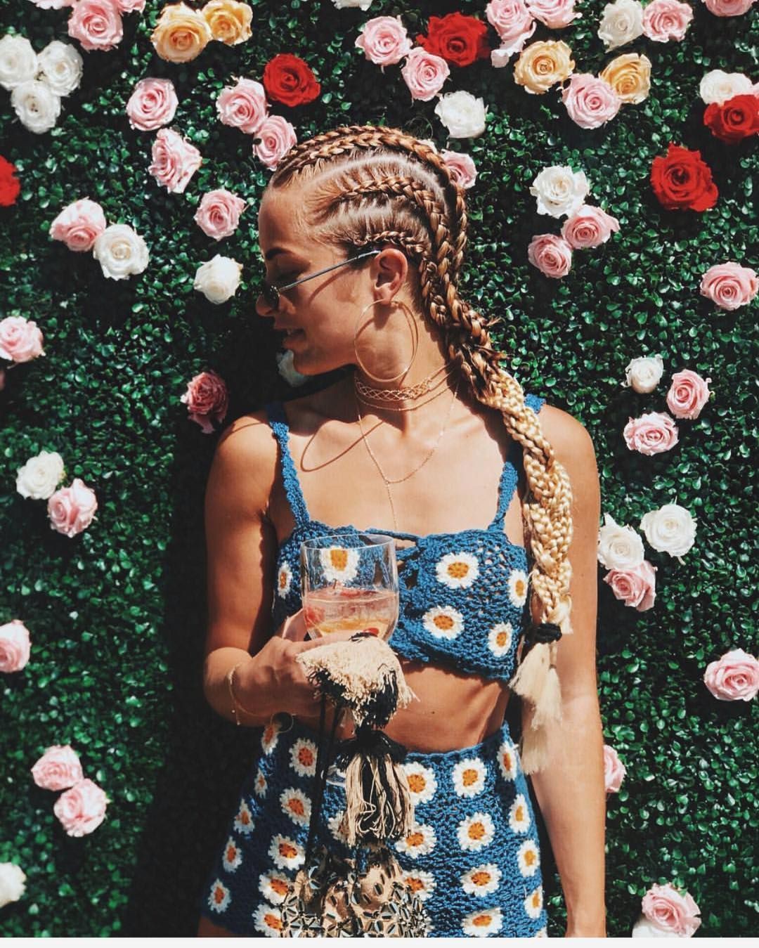 Yvette Arriaga accesorio de moda, ideas de color de diseño floral, fotografía de modelo: Diseño floral,  Atuendos De Coachella,  Accesorio de moda  