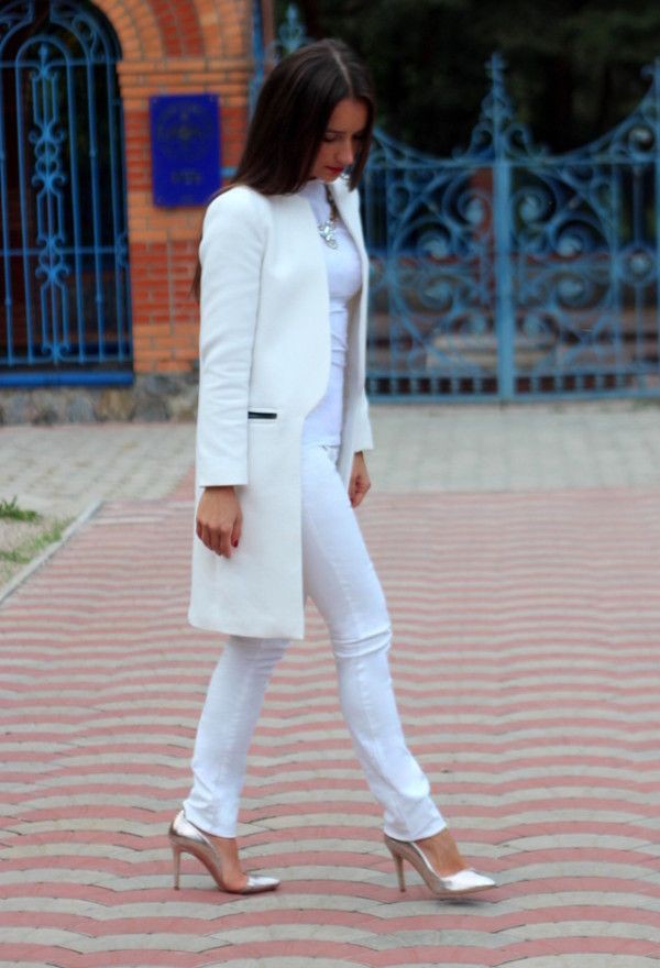 Abrigo blanco de manga larga, moda callejera, abrigo blanco.: abrigo blanco,  Estilo callejero,  Traje Blanco Y Rosa  