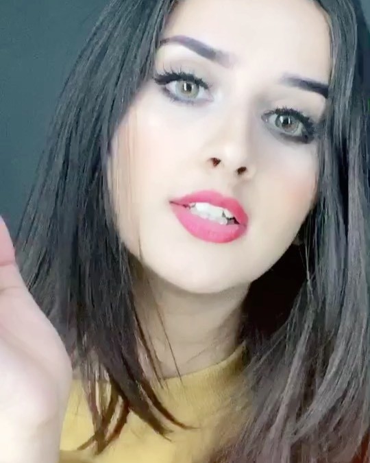 Alishbah Anjum Cute Girls Face Instagram, Beautiful Lips y Haircuts: Ideas de peinado,  Chicas Lindas Instagram,  Chicas Lindas De Instagram,  alishbah anjum instagram  