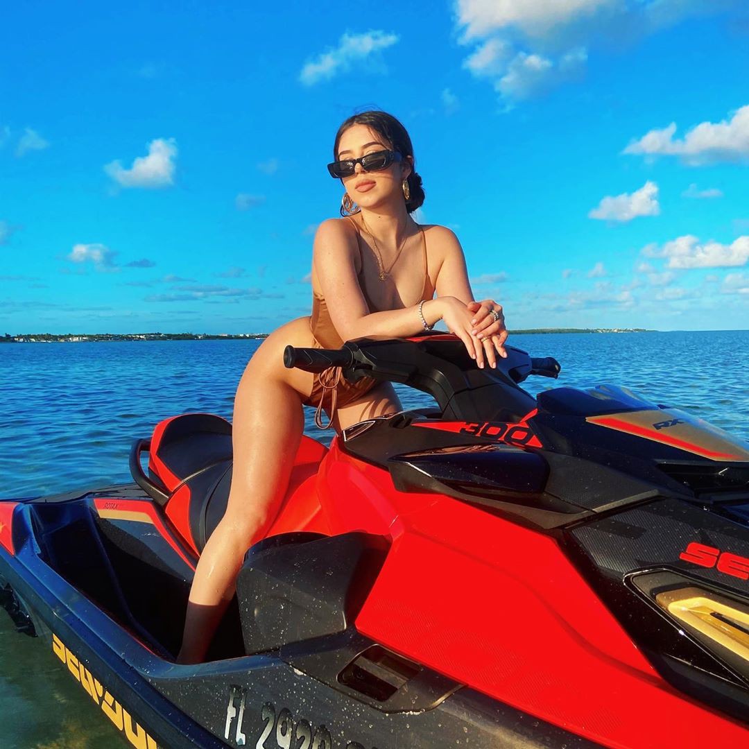 Amanda Diaz, transporte acuático, embarcaciones personales, recreación al aire libre: chicas de instagram  