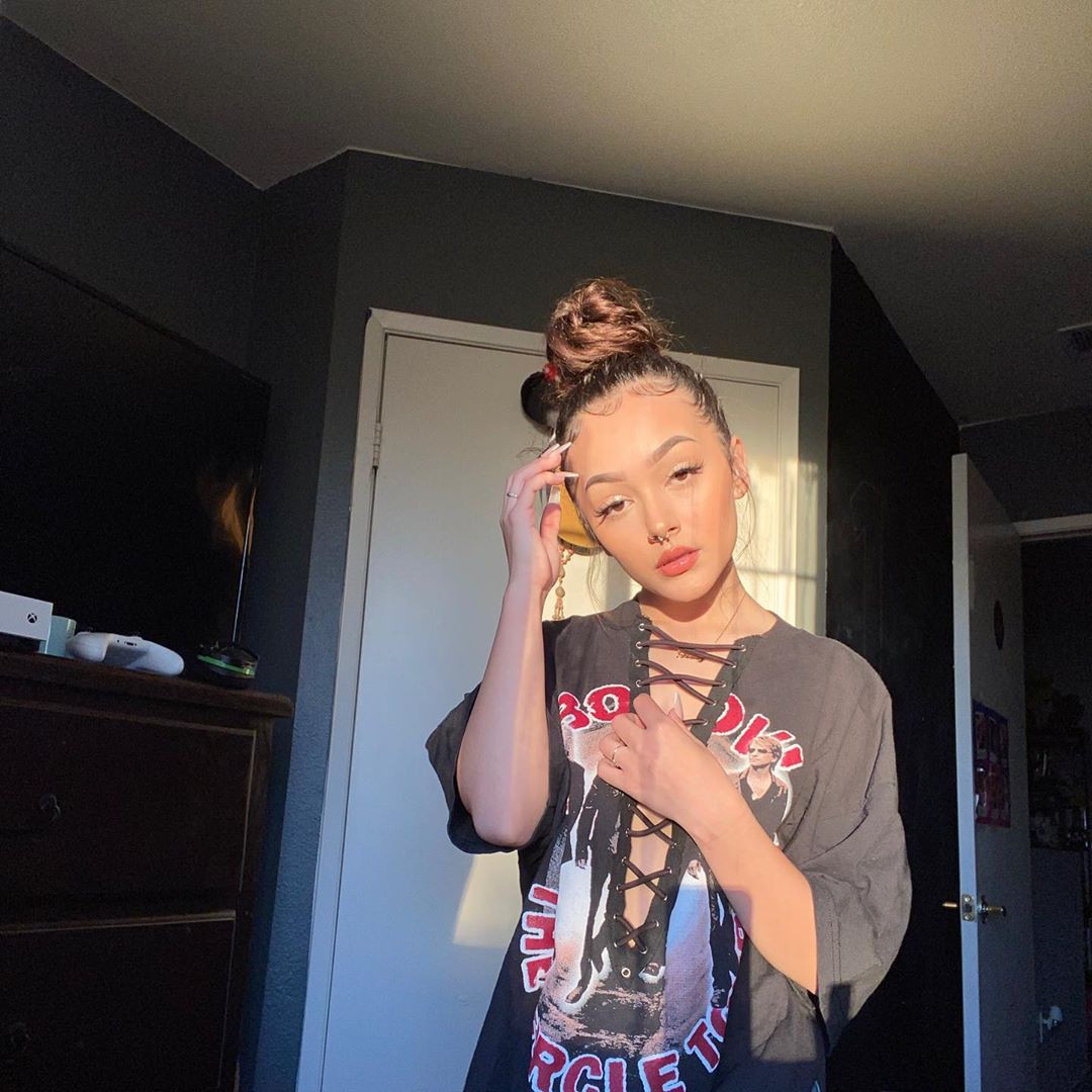 Hailey Orona photography for girl, Lip Makeup y Long Hair Women: Pelo largo,  Ideas de peinado,  Chicas Lindas De Instagram,  Hailey Orona Instagram  