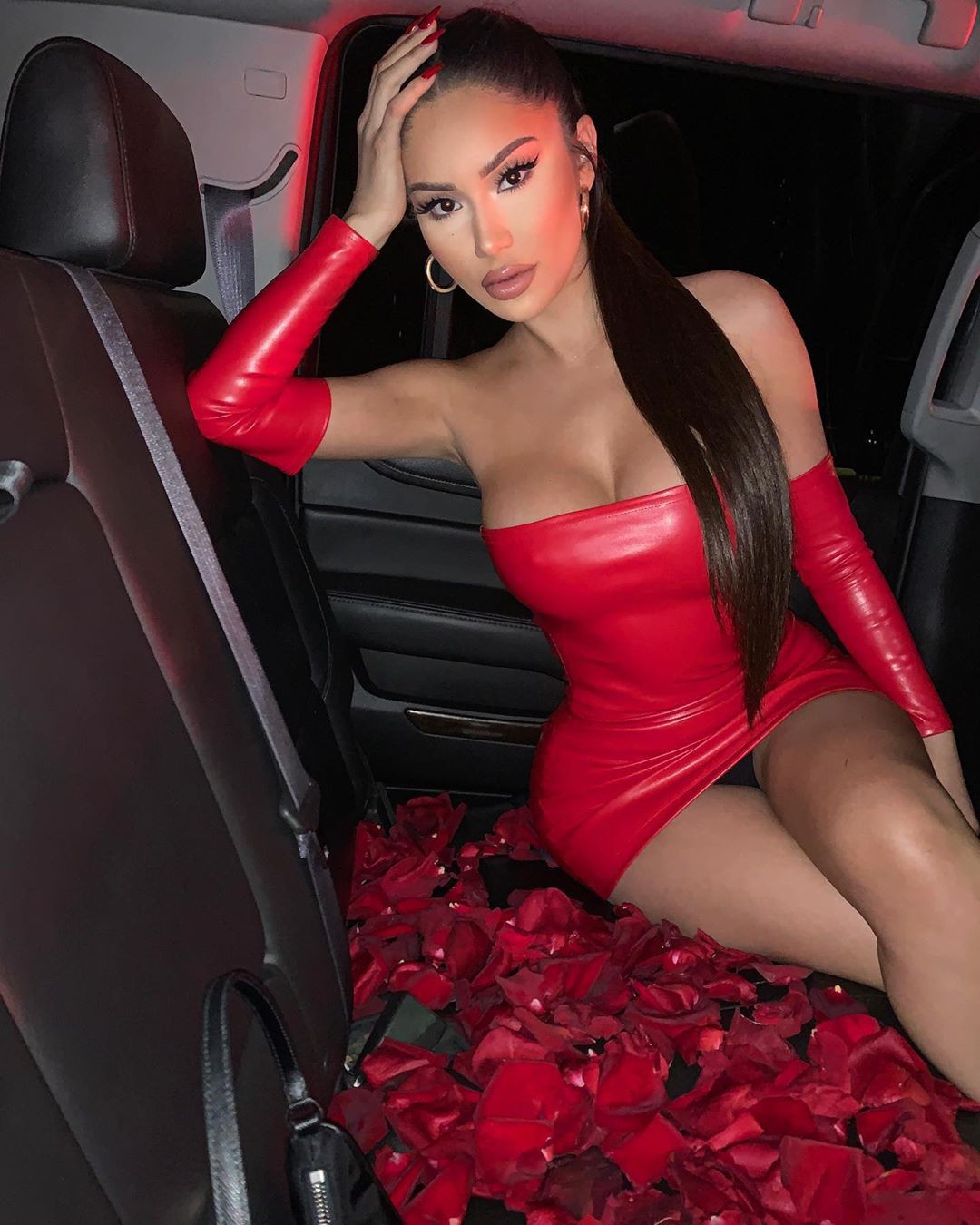 Janet Guzman ropa de latex, vestido modelo fetiche para niñas, muslos de mujer: Ropa de látex,  modelo fetiche,  chicas de instagram,  Ropa de látex rojo,  modelo fetiche rojo  