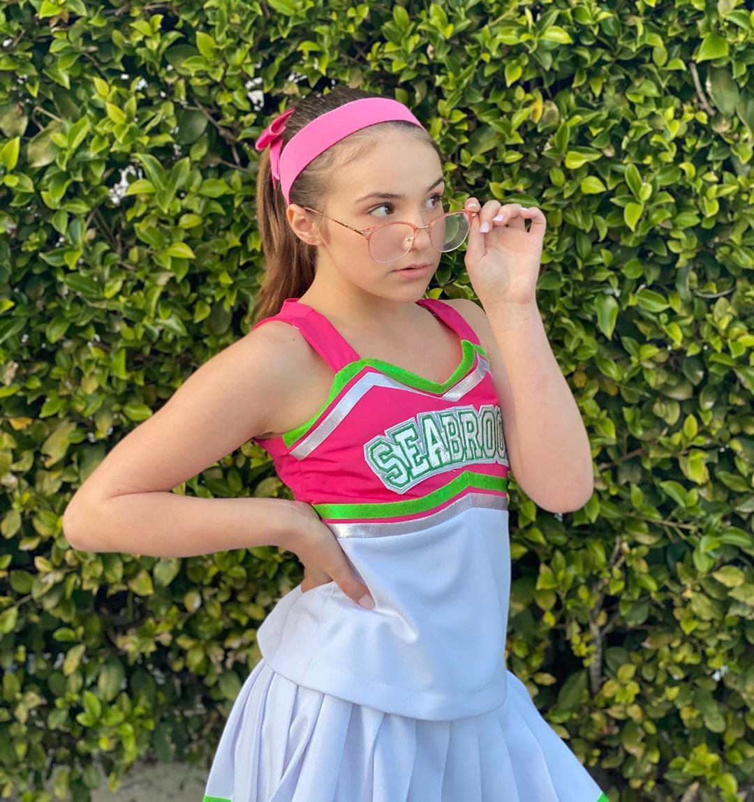 moda rosa de instagram con ropa deportiva, uniforme, ideas de vestimenta: Uniforme de porristas,  Modelo infantil,  Ropa deportiva rosa,  Piper Rockelle Instagram  