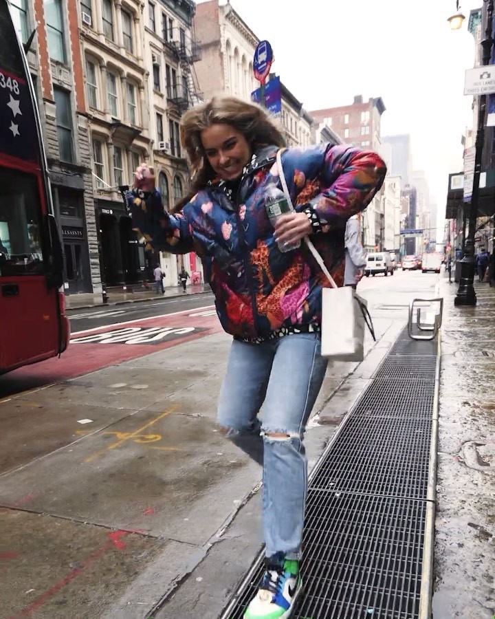 Ideas de ropa de jeans de Addison Rae, fotografía de Instagram de chicas, foto de piernas: Atuendo De Vaqueros,  Addison RaeInstagram  