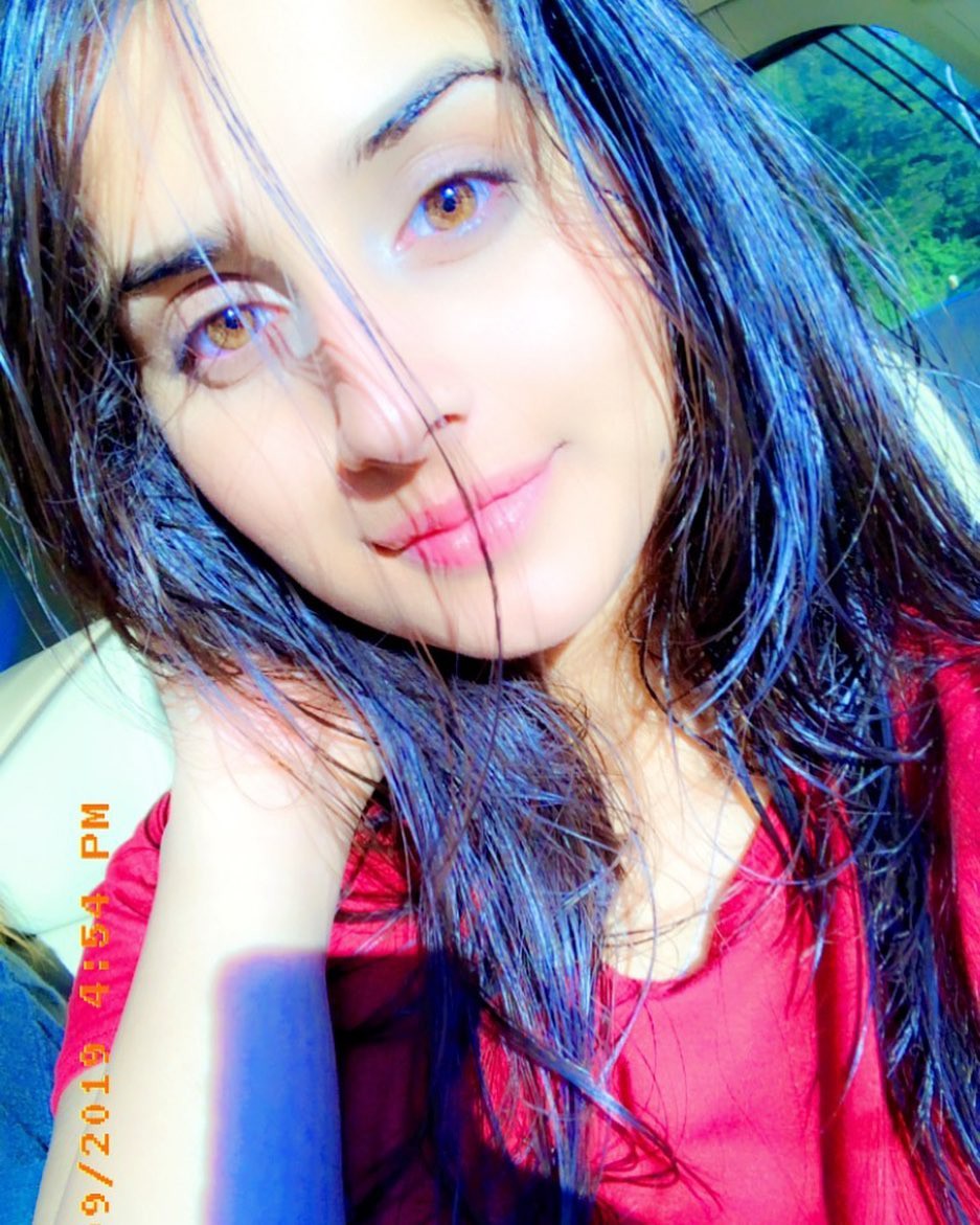 Alishbah Anjum Cute Girls Face, Lip Makeup, Hair Style: Traje Morado Y Azul,  alishbah anjum instagram  
