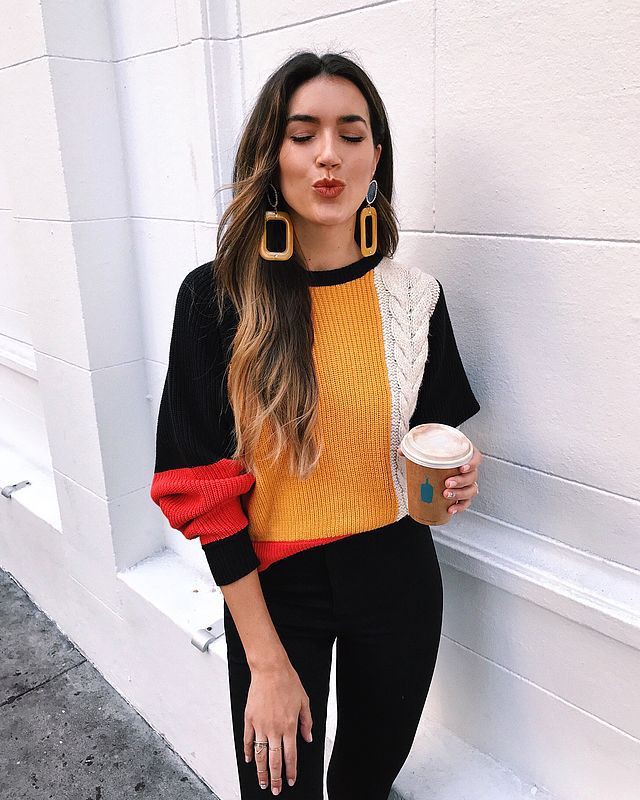 Traje de suéter de bloque de color, moda callejera, ropa casual: Atuendo De Vaqueros,  Estilo callejero,  Traje amarillo y naranja  