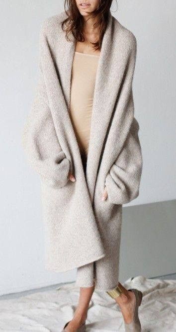 Moda de instagram beige con pantalones, abrigo, suéter.: blogger de moda  