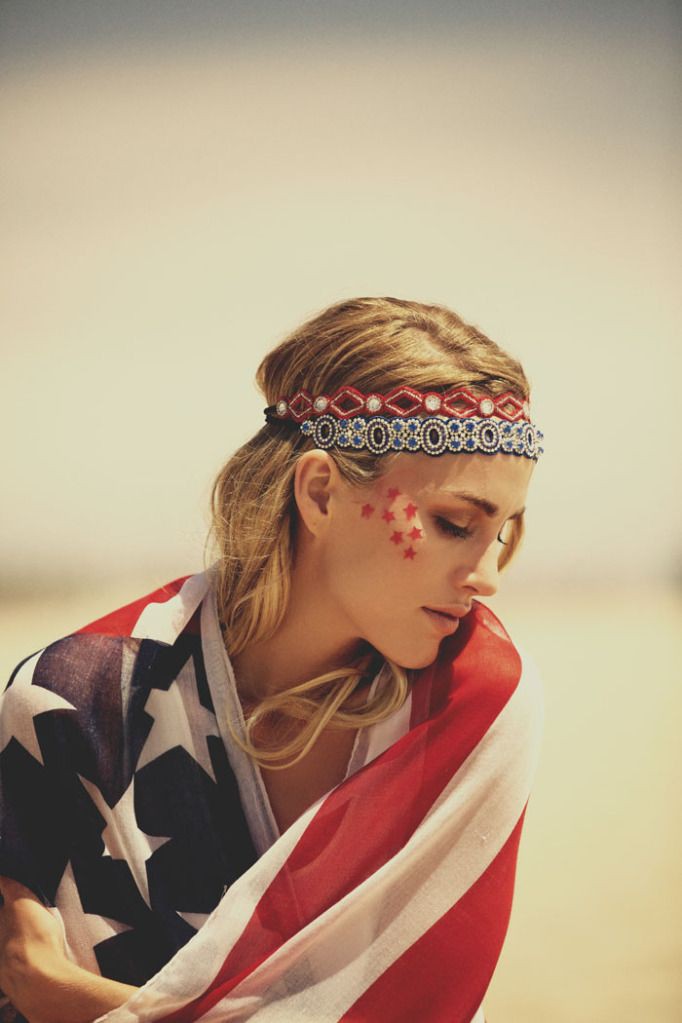 Poses para fotos con banderas: Estados Unidos,  Fotografía de moda,  Fotografía de retrato,  Fotografía boudoir,  Accesorio de moda,  Accesorio para el cabello,  Traje del 4 de julio  