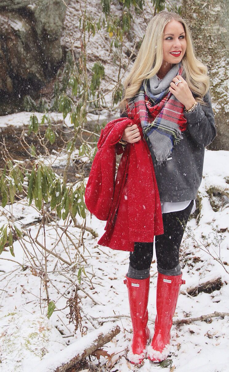 Traje rojo de botas hunter hunter boot ltd, ropa de invierno: trajes de invierno,  Bota de wellington,  Atuendos Con Botas,  traje rojo  
