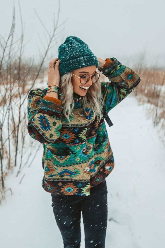 Citas de moda de invierno de Instagram, fotografía de moda, ropa de invierno, pura vida, gorro de punto: trajes de invierno,  Fotografía de moda,  traje verde,  Gorro de lana,  Trajes de senderismo  