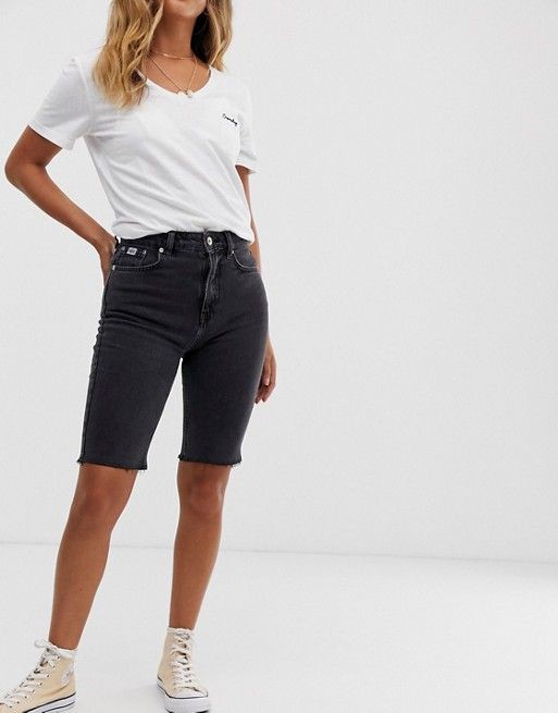 Vestimenta en blanco y negro con shorts, denim, jeans: Traje Blanco Y Negro,  Bermudas  