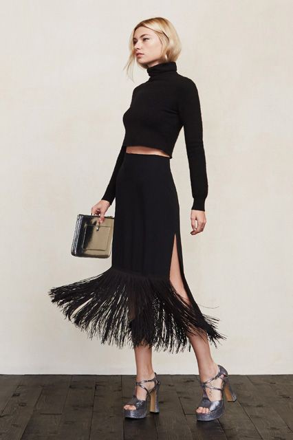 Combinación de color negro con vestido de cóctel.: vestidos de coctel,  modelo,  Traje negro,  Falda oscilante,  Faldas con flecos  