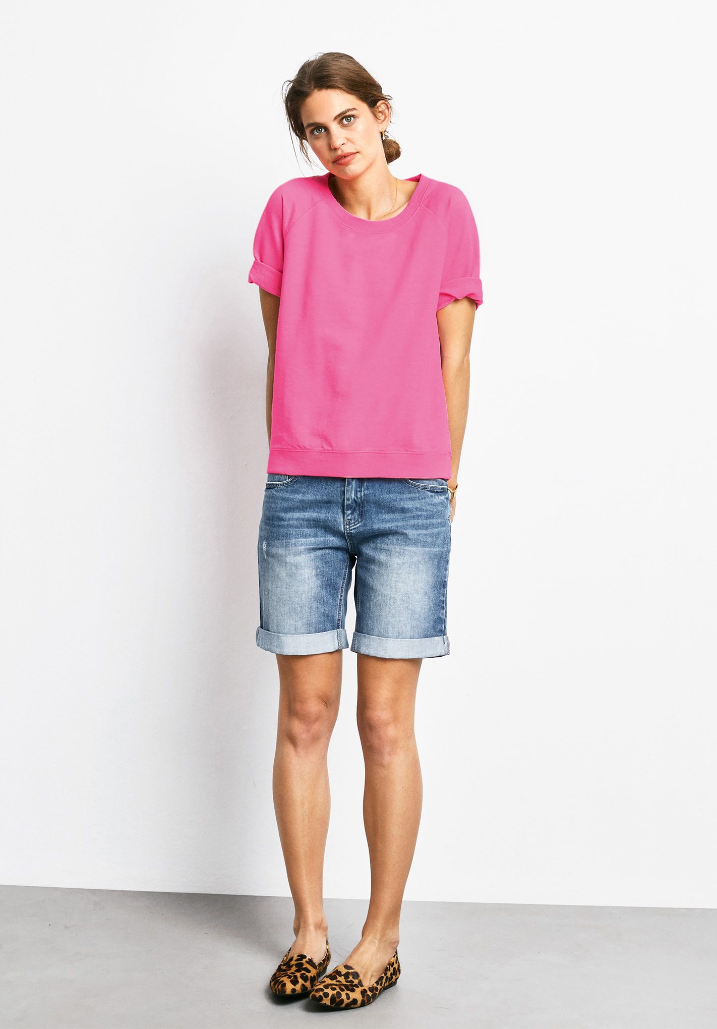 Conjunto color blanco y rosa con bermudas, shorts, jeans: Bermudas,  Traje de camiseta,  Traje Blanco Y Rosa  