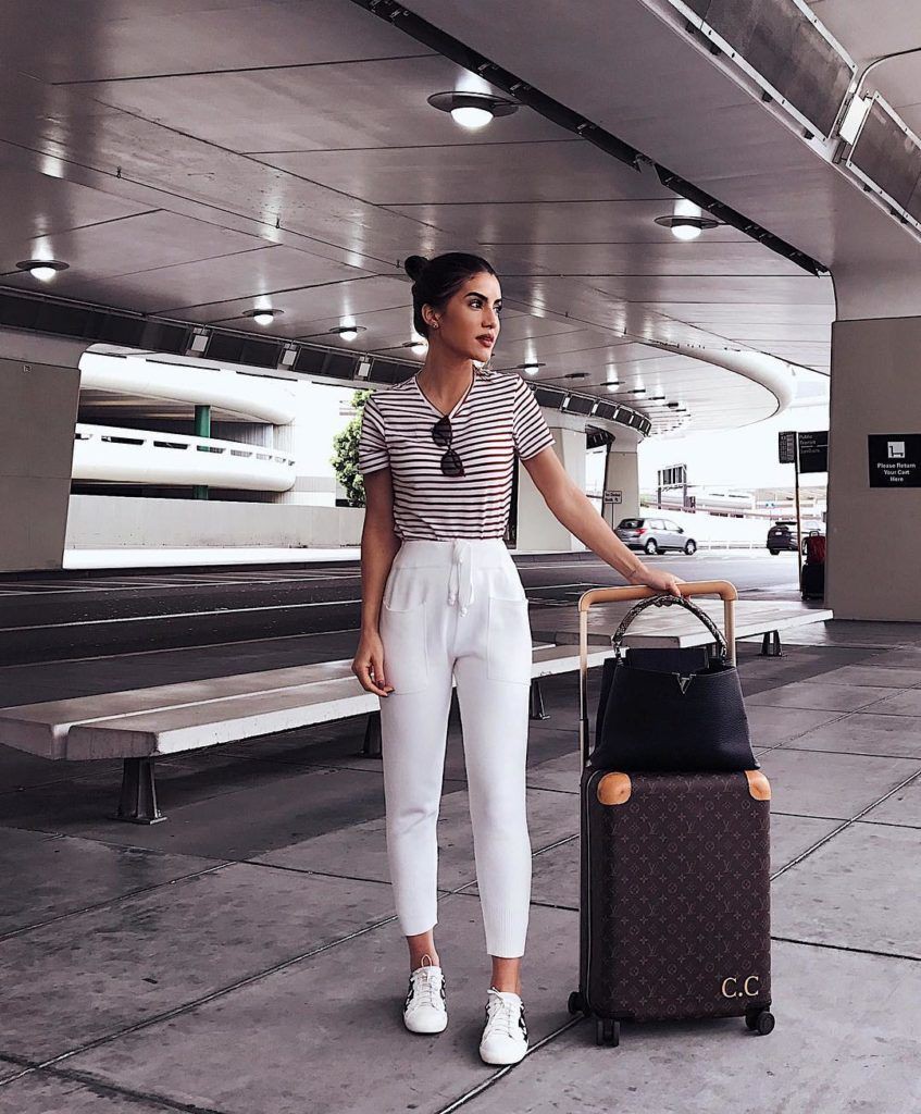 Outfits para ir al aeropuerto: traje blanco,  Ideas para vestir en el aeropuerto,  Estilo callejero  
