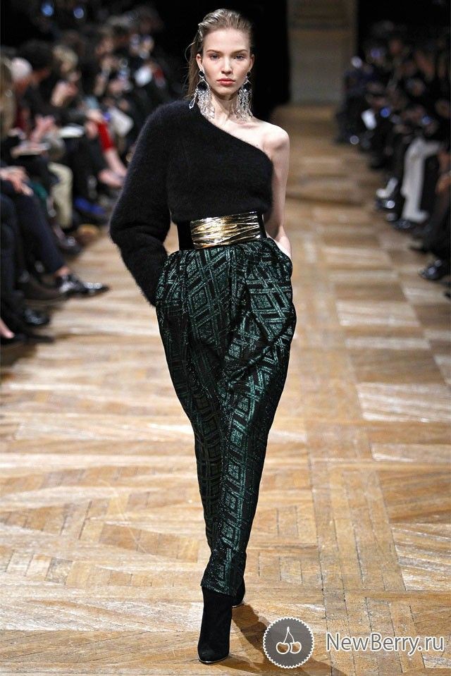 Vestuario Balmain,: Desfile de moda,  modelo,  Alta costura,  Semana de la moda de París,  Listo para usar,  Top de un hombro  