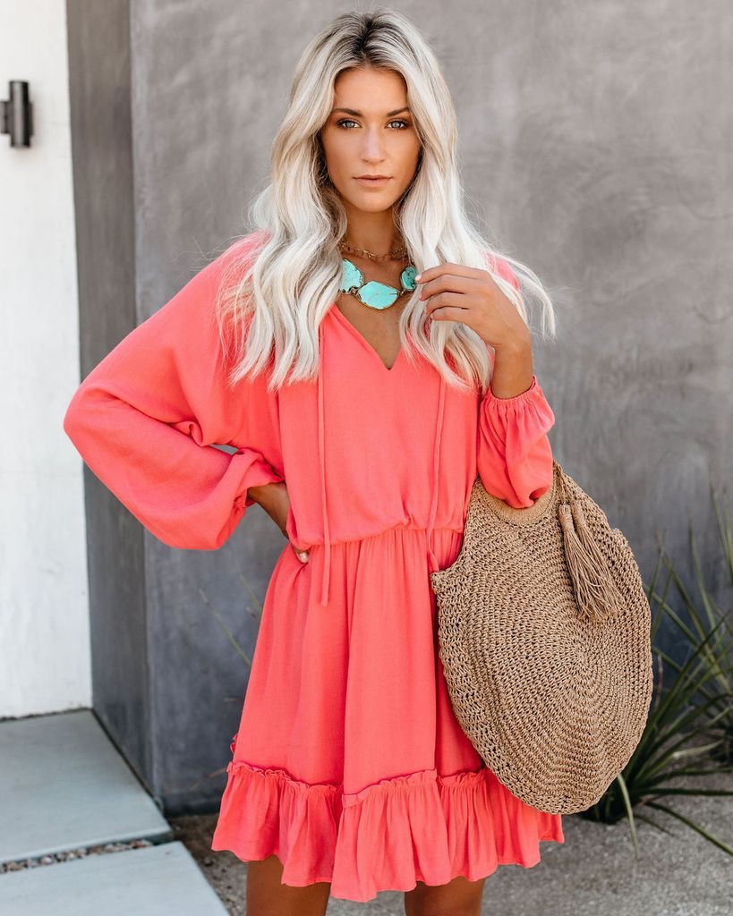 Conjunto naranja y rosa con falda, top: modelo,  Estilo callejero,  Traje naranja y rosa,  Atuendos Naranjas,  vestido naranja  