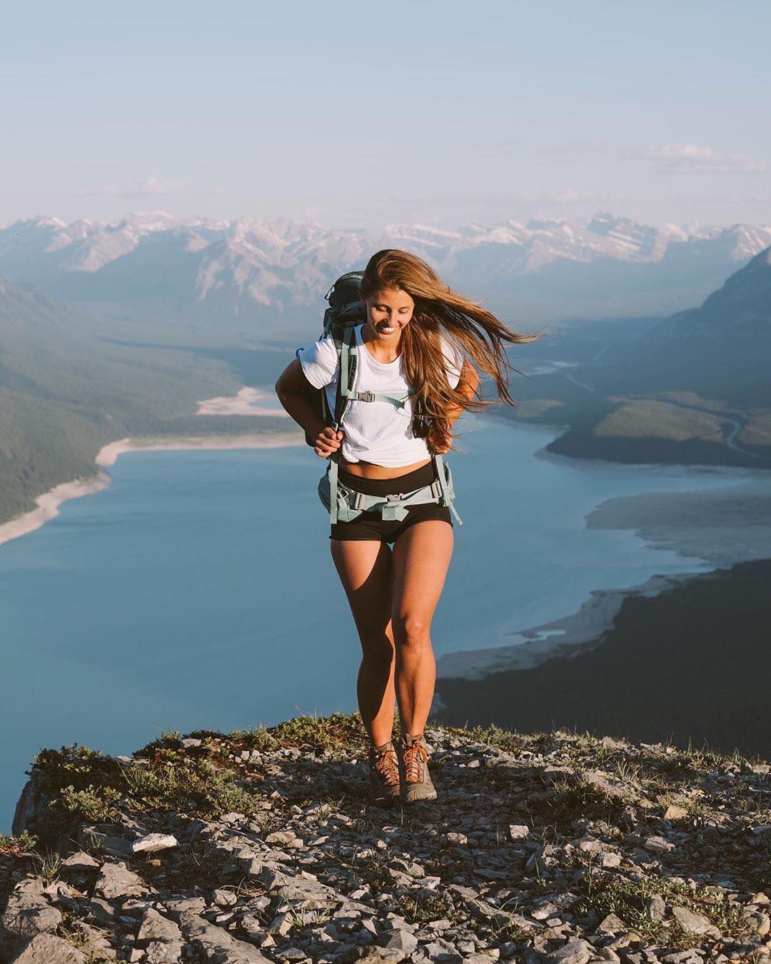 Outfit instagram mujer senderismo,: Bota de montaña,  Chicas Calientes,  Trajes de senderismo  