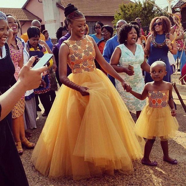 Ankara vestidos de novia tradicionales estampados de cera africana, expresión facial: Vestido de novia,  Traje de camiseta,  Vestidos Roora,  traje amarillo,  Impresiones de cera africanas  