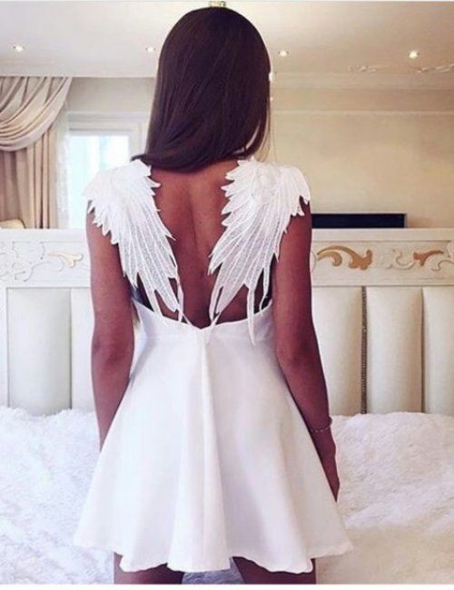 El LWD perfecto este verano: Little White Dress | Ideas de atuendos de verano 2020: Ideas de atuendos,  trajes de verano,  Ideas de vestidos,  traje blanco,  Vestido blanco  