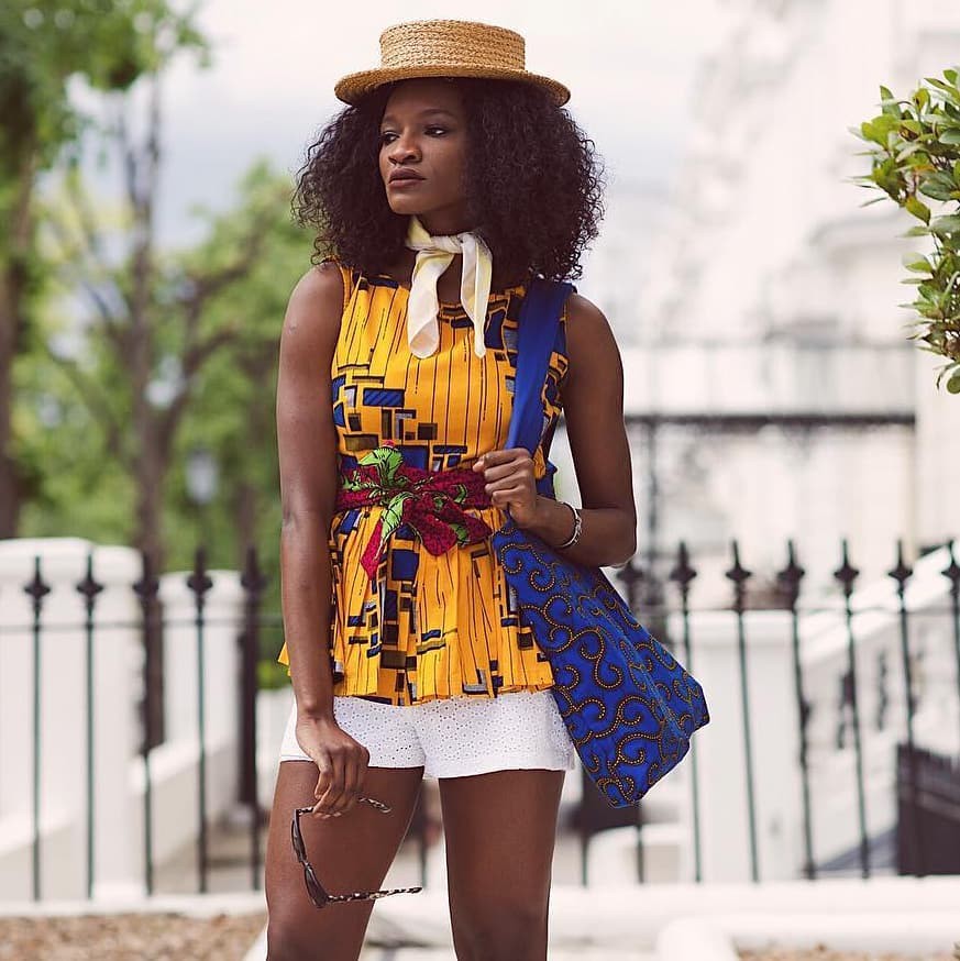 Encantadoras ideas de prendas impresas para mujeres negras: Vestidos Ankara,  Moda de Ankara,  Atuendos Ankara,  Atuendo Africano,  vestidos coloridos,  Ankara Inspiraciones  