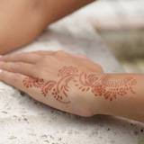 Versátiles tatuajes de henna para principiantes: Con tatuaje de henna  