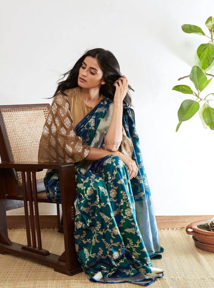 Combinación de color verde con ropa formal, sari.: Pelo largo,  traje verde,  Atuendos Mehdi  