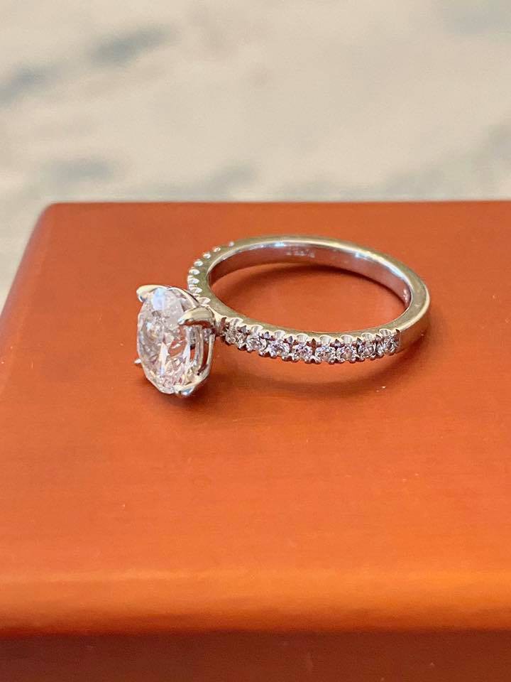Gran variedad de anillos de compromiso de diamantes White Rock