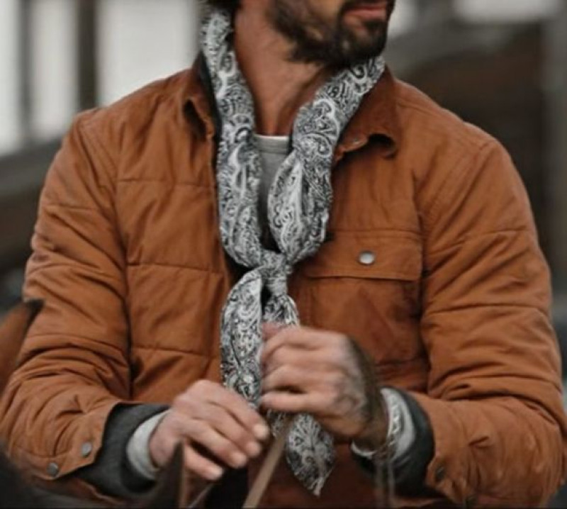 Chaqueta acolchada marrón Walker S04 de Yellowstone: 