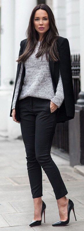 Blazer negro con suéter gris y pantalón pitillo negro: Traje de invierno informal,  Vestido capa,  Blazer negro,  Atuendo De Suéteres,  Informal de invierno  