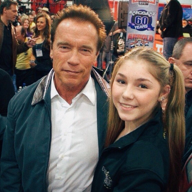 Maryana Naumova con Arnold Schwarzenegger: Arnold Schwarzenegger,  natalia kuznetsova,  Mariana Naumova  