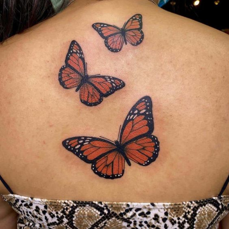 Ideas de tatuajes de mariposas para niñas para la espalda