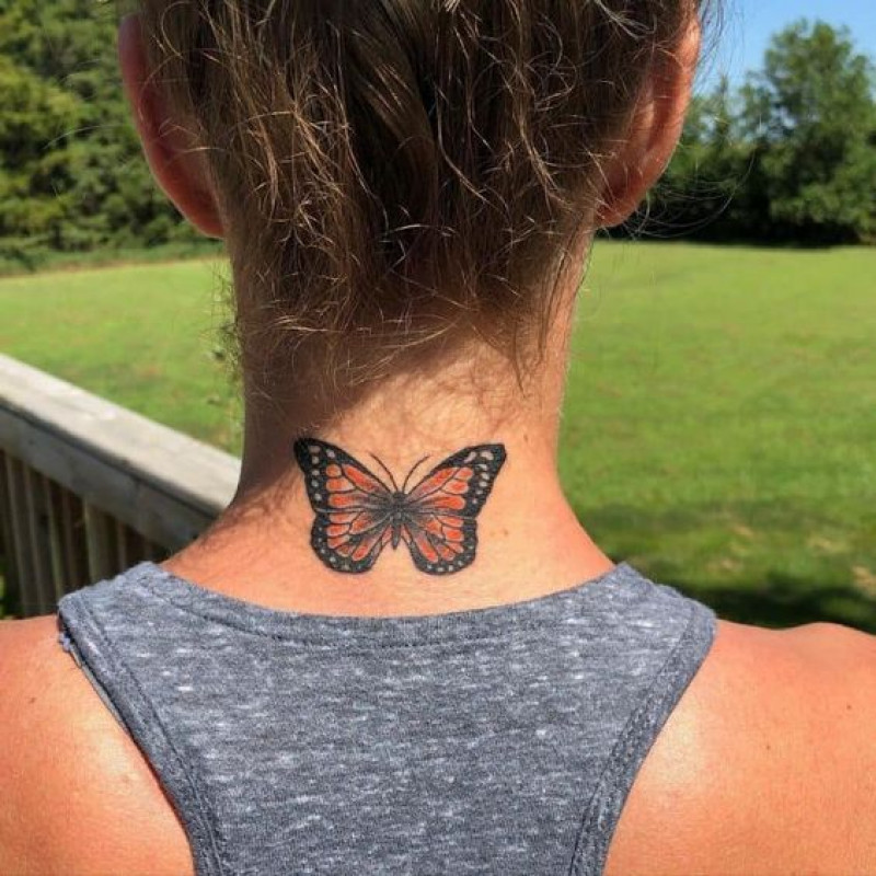 Ideas de tatuajes de mariposas negras y naranjas para el cuello: tatuaje de mariposa,  Ideas de tatuajes  